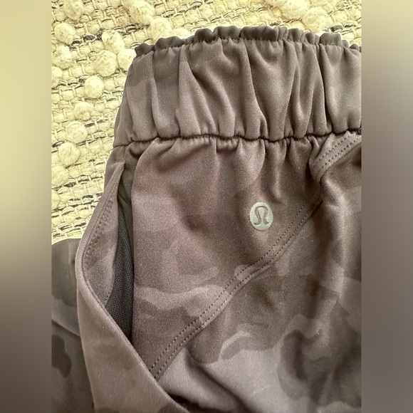 Lululemon Keep Moving Pant 7/8 High Rise in Camo Multi Grey Size 2 - Picture 7 of 9